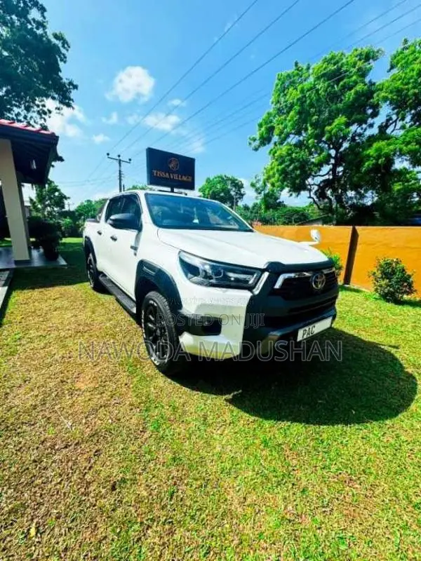 Toyota Hilux 2025 Pickup (Used)