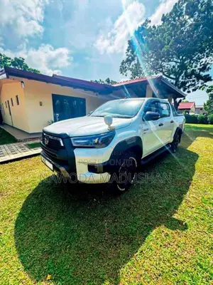 Toyota Hilux 2025 Pickup (Used)