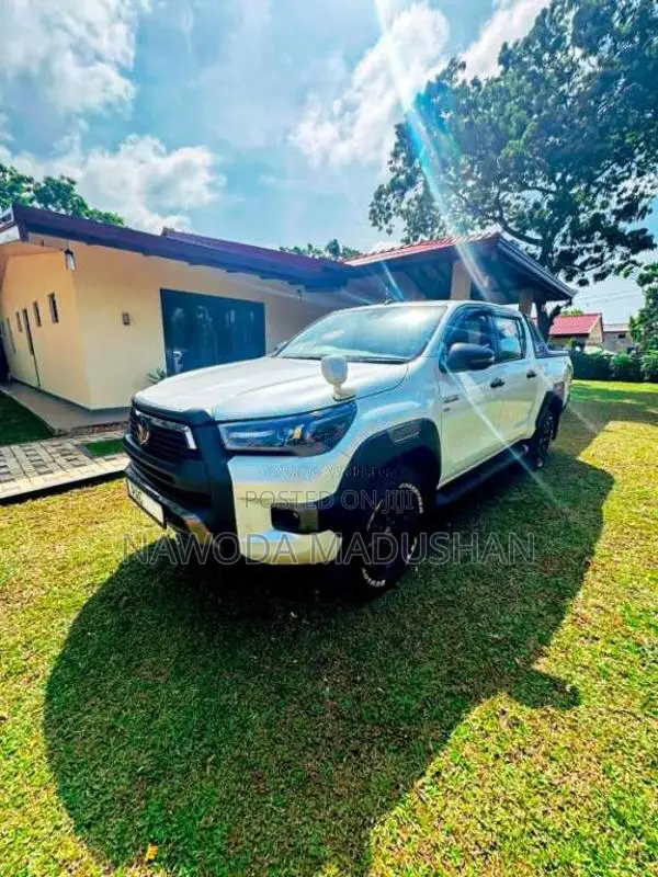 Toyota Hilux 2025 Pickup (Used)
