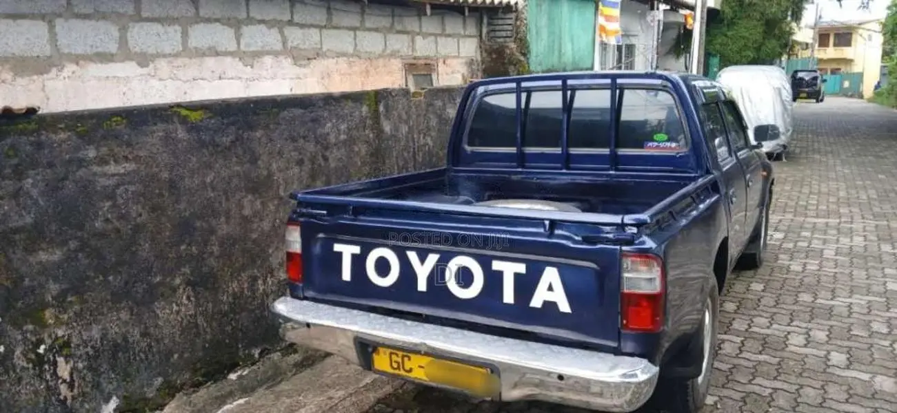 Toyota Hilux 2000 Pickup (Used)