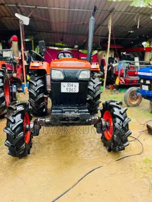 Kubota E KUBOTA 2023 Tractor (Used)