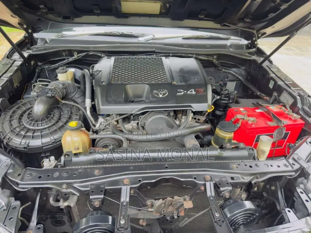 Toyota Hilux 2005 Pickup (Used)