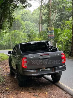 Toyota Hilux 2016 Pickup (Used)