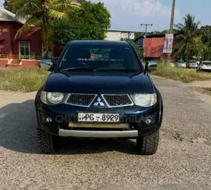 Mitsubishi L200 2015 Pickup (Used)