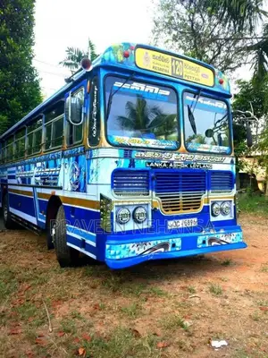 Ashok-Leyland Viking 2005 Bus (Used)