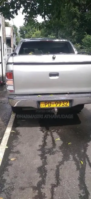 Toyota Hilux 2006 Pickup (Used)