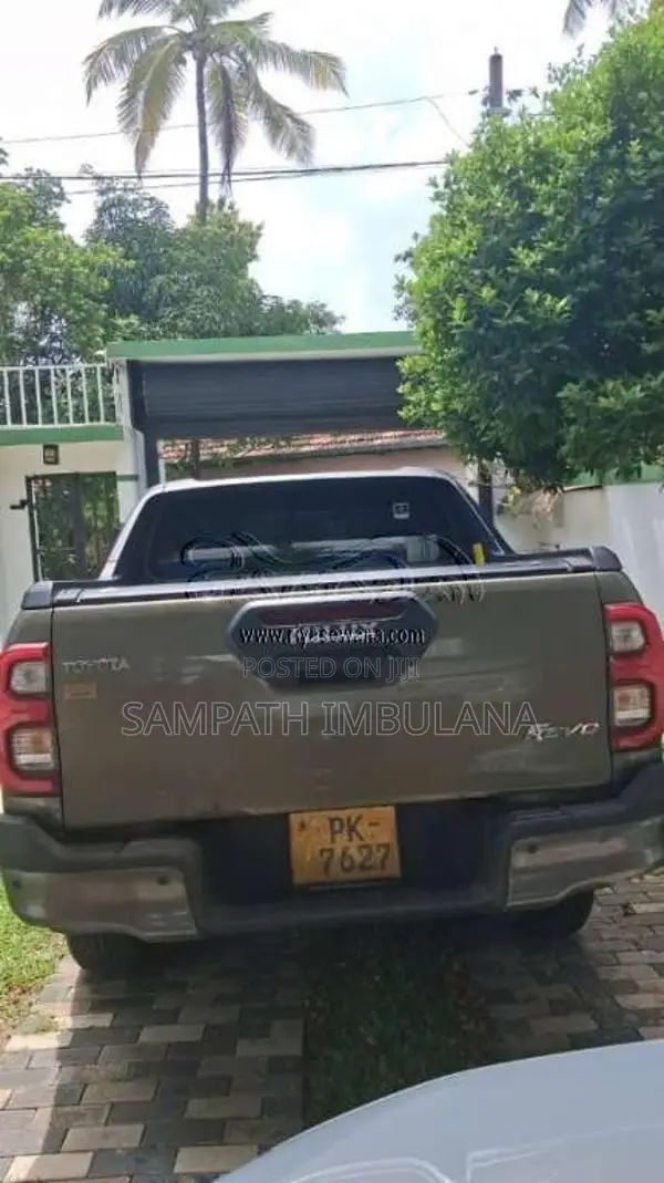 Toyota Hilux 2024 Pickup (Used)