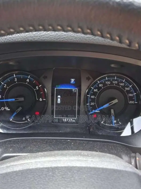 Toyota Hilux 2024 Pickup (Used)