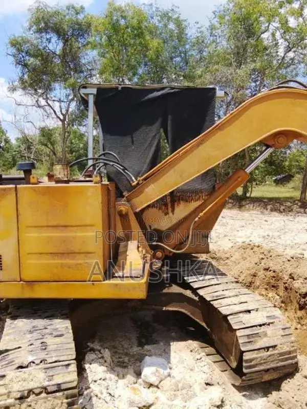 Hitachi Excavator 1998 Heavy-Duty (Used)
