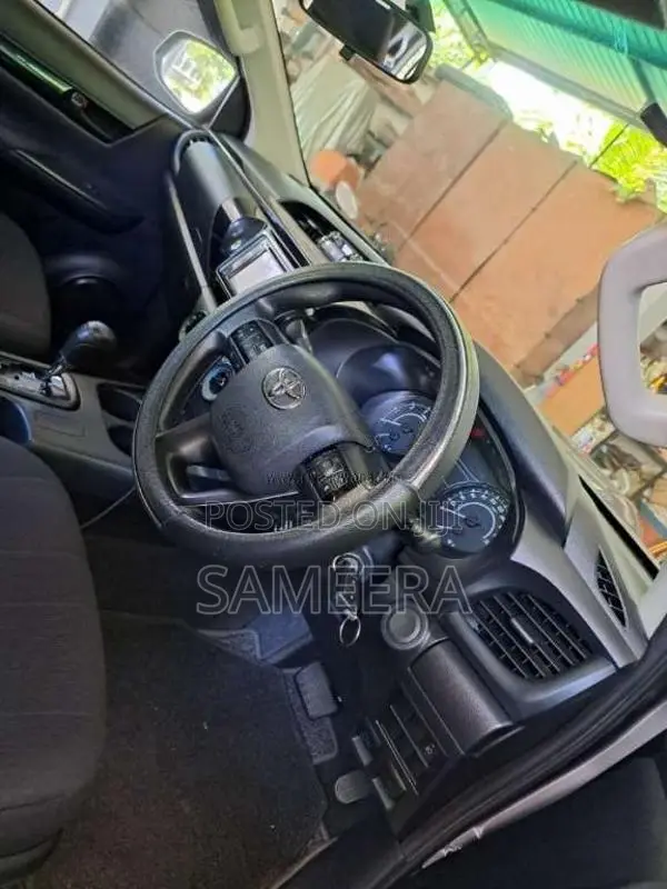 Toyota Hilux Revo 2016 Pickup (Used)