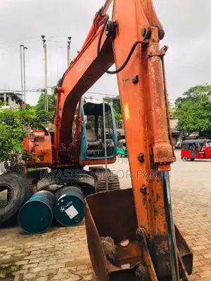 Hitachi Excavator EX135USR 2015 Heavy-Duty (Used)