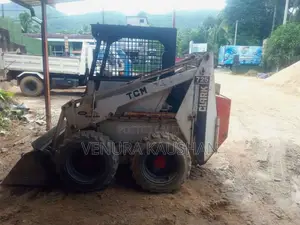 CAT BobTCM 725 2000 Heavy-Duty (Used)