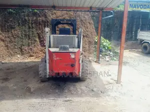 CAT BobTCM 725 2000 Heavy-Duty (Used)