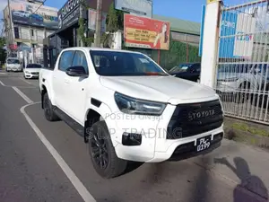 Toyota Hilux 2023 Pickup (Used)
