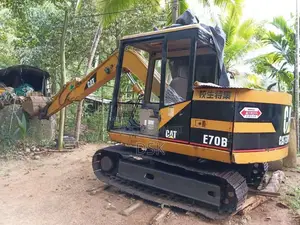 CAT E70b 2000 Heavy-Duty (Used)