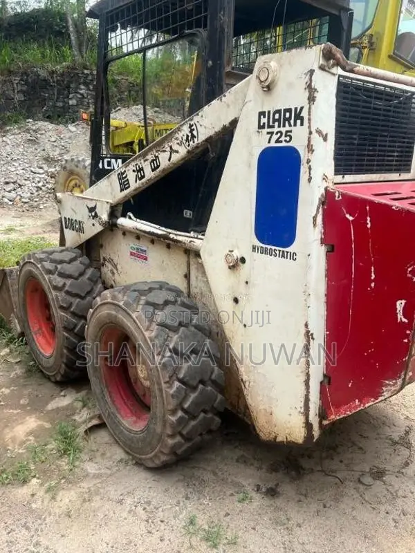 CAT TCM 725 2012 Heavy-Duty (Used)