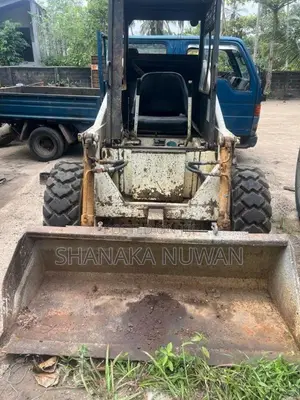 CAT TCM 725 2012 Heavy-Duty (Used)