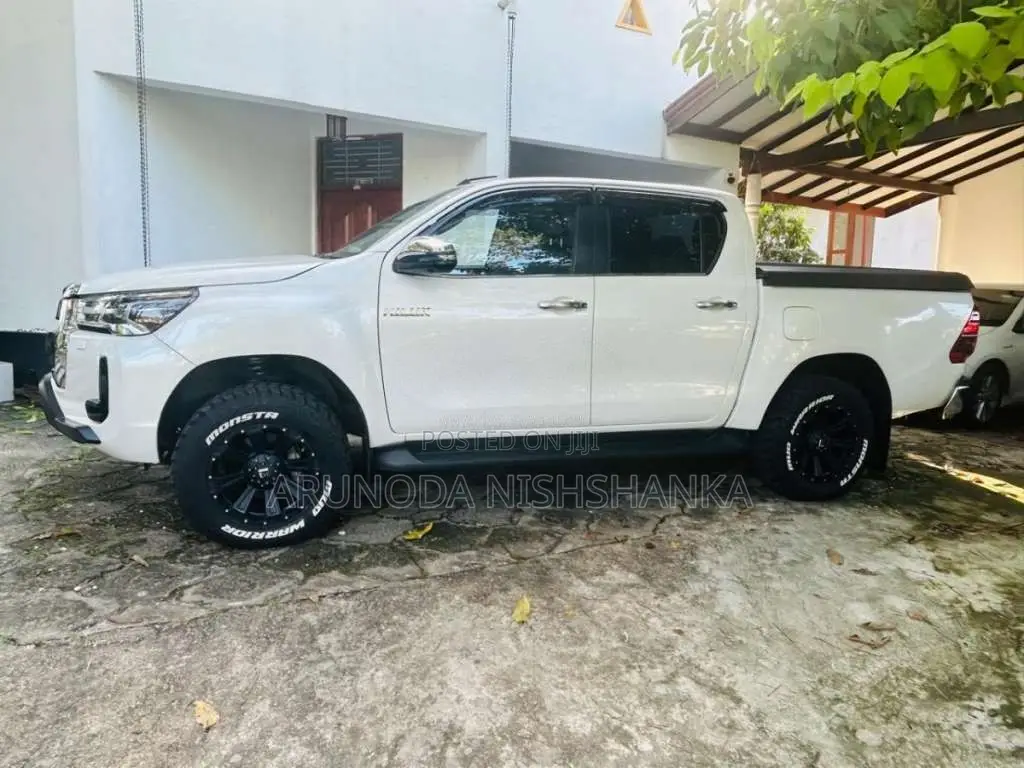 Toyota Hilux 2023 Pickup (Used)