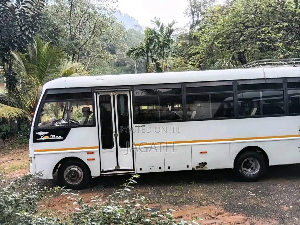 Eicher Skyline 2015 Bus (Used)