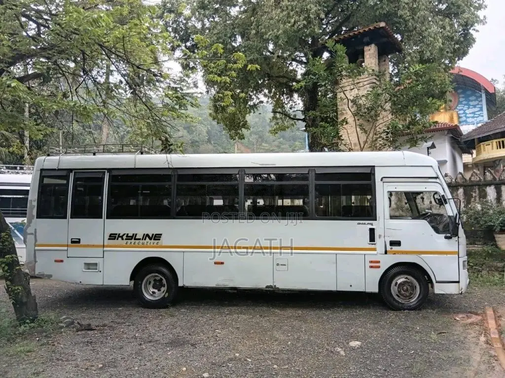 Eicher Skyline 2015 Bus (Used)