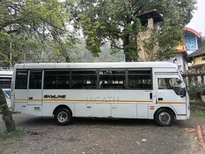 Eicher Skyline 2015 Bus (Used)