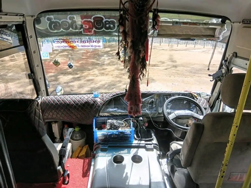 Eicher Skyline 2015 Bus (Used)