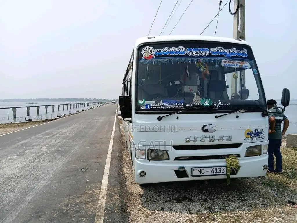 Eicher Skyline 2015 Bus (Used)
