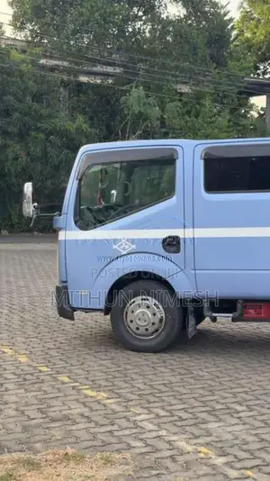 Nissan Altas 2004 Crew Cab (Used)