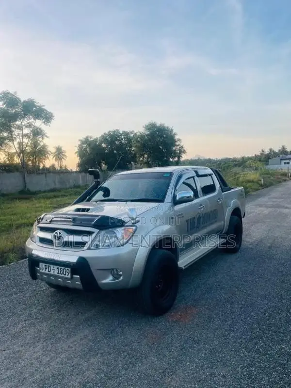 Toyota Hilux Vigo 1kD 2012 Pickup (Used)