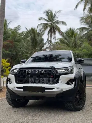 Toyota Hilux 2025 Pickup (Used)