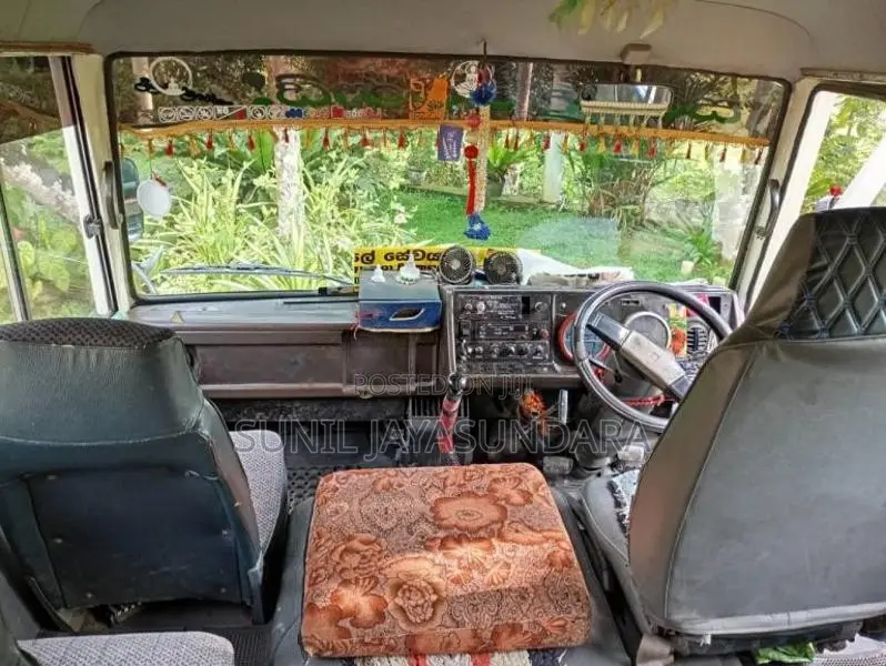 Isuzu Journey 1990 Bus (Used)