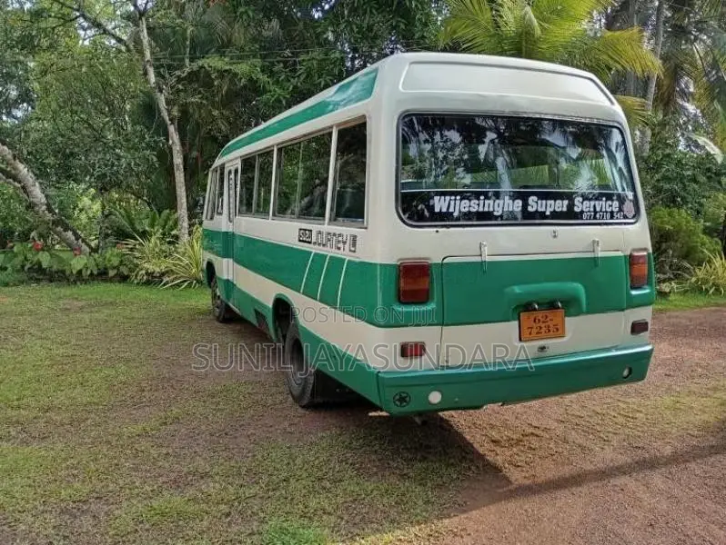 Isuzu Journey 1990 Bus (Used)