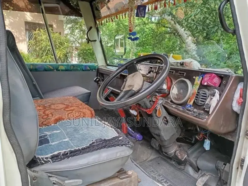 Isuzu Journey 1990 Bus (Used)