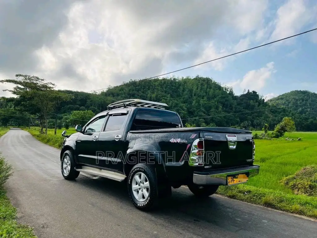 Toyota Hilux 2006 Pickup (Used)