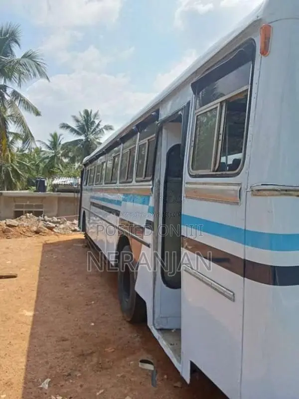 Ashok-Leyland Viking 2005 Bus (Used)