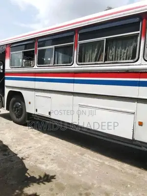 Ashok-Leyland Hino 2006 Bus (Used)