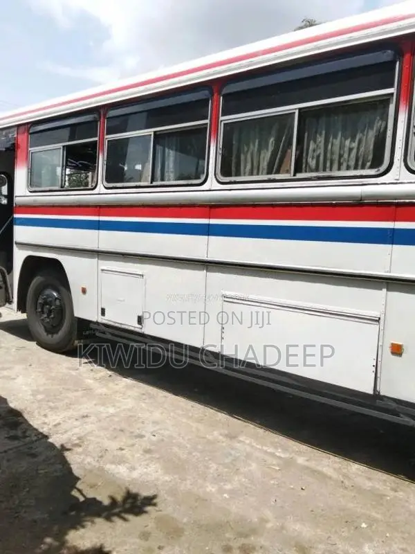 Ashok-Leyland Hino 2006 Bus (Used)