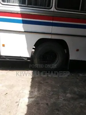 Ashok-Leyland Hino 2006 Bus (Used)