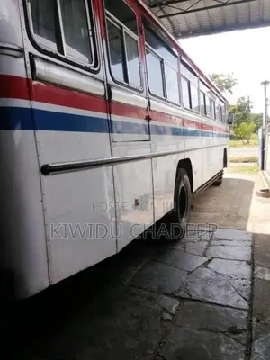 Ashok-Leyland Hino 2006 Bus (Used)
