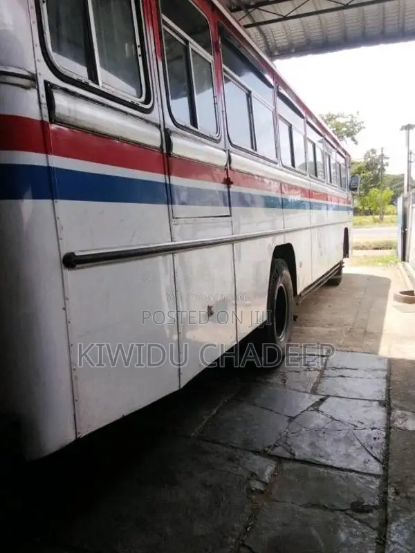 Ashok-Leyland Hino 2006 Bus (Used)