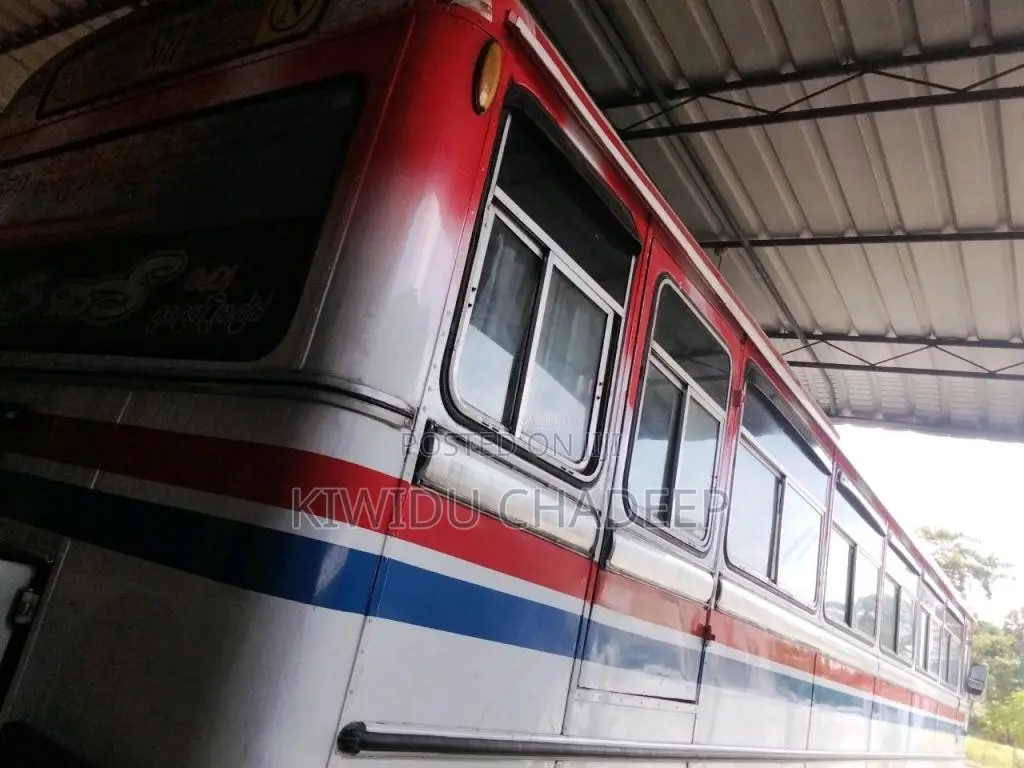 Ashok-Leyland Hino 2006 Bus (Used)