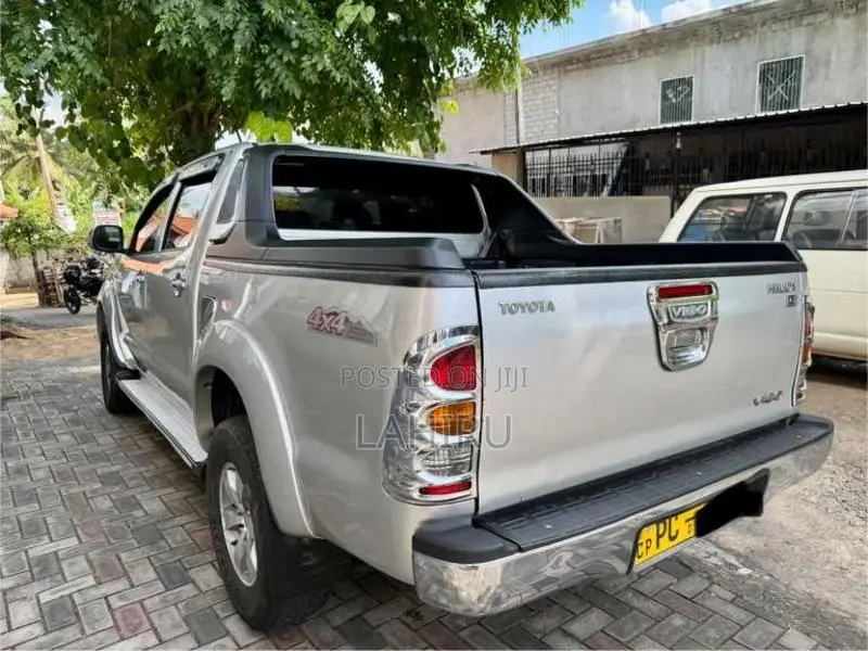 Toyota Hilux Vigo 2006 Pickup (Used)