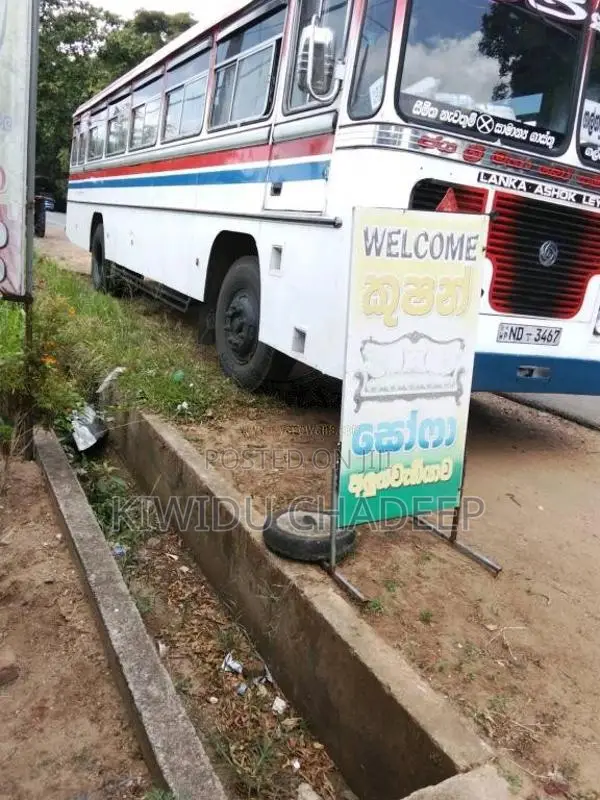 Ashok-Leyland Hino 2006 Bus (Used)