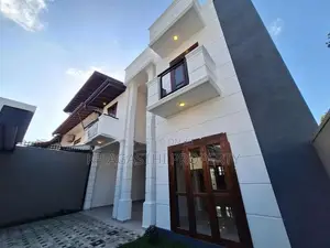 Boralesgamuwa Luxury House for Sale