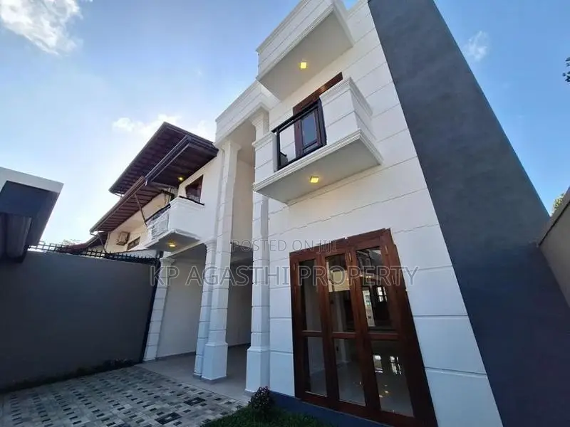 Boralesgamuwa Luxury House for Sale