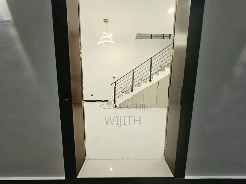 ARCHITECT DESIGNED MODERN TWO STOREY HOUSE FOR SALE IN KOTTAWA