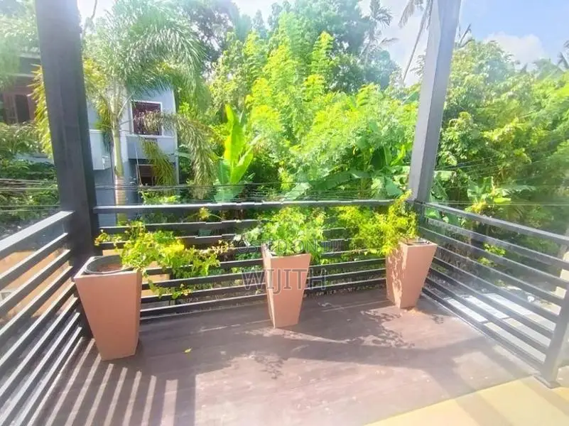 ARCHITECT DESIGNED MODERN TWO STOREY HOUSE FOR SALE IN KOTTAWA