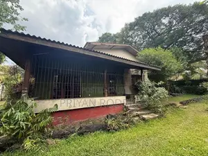 Thalawathugoda Temple Road 25 Perches of Land with an old House for Sa
