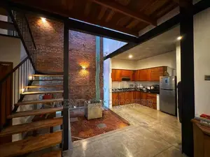 Modern Luxury House for Sale In Bokundara / Prime Location Code HJ040