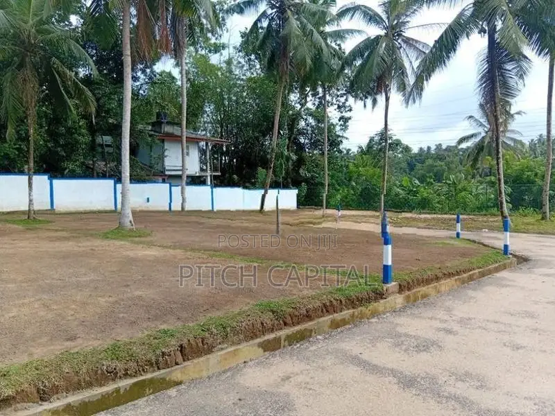 අතුරුගිරිය නගරයෙන් වටිනා ඉඩමක්
